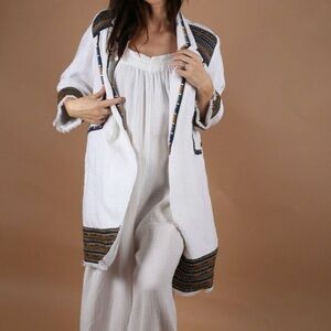 CHICO’S Boho Limited Edition White Linen Jacket w Multicolor Embroidery